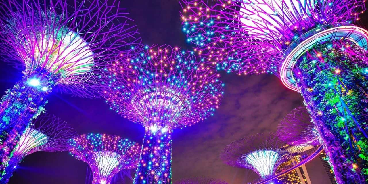 https://mytravelxp.com/wp-content/uploads/2021/06/singapore-gardens-by-bay-night-cf-MTE-2048x1366-1-1280x640.jpg