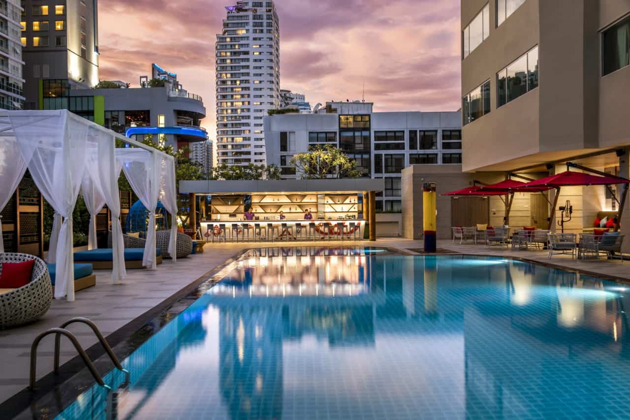 Mercure Bangkok Sukhumvit rooftop pool