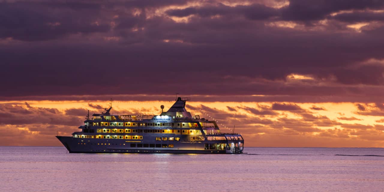 Fiji Captain Cook Cruise & Flights